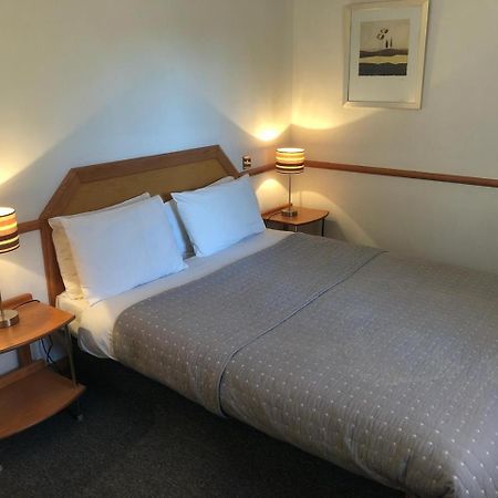 Castle Sleeper Motel Caldecott Buitenkant foto
