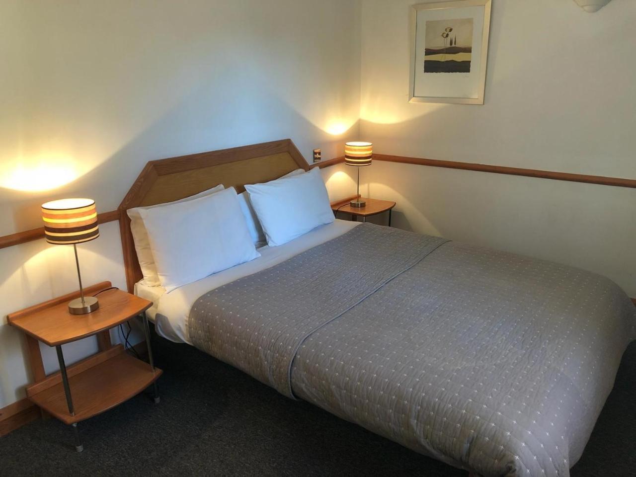 Castle Sleeper Motel Caldecott Buitenkant foto