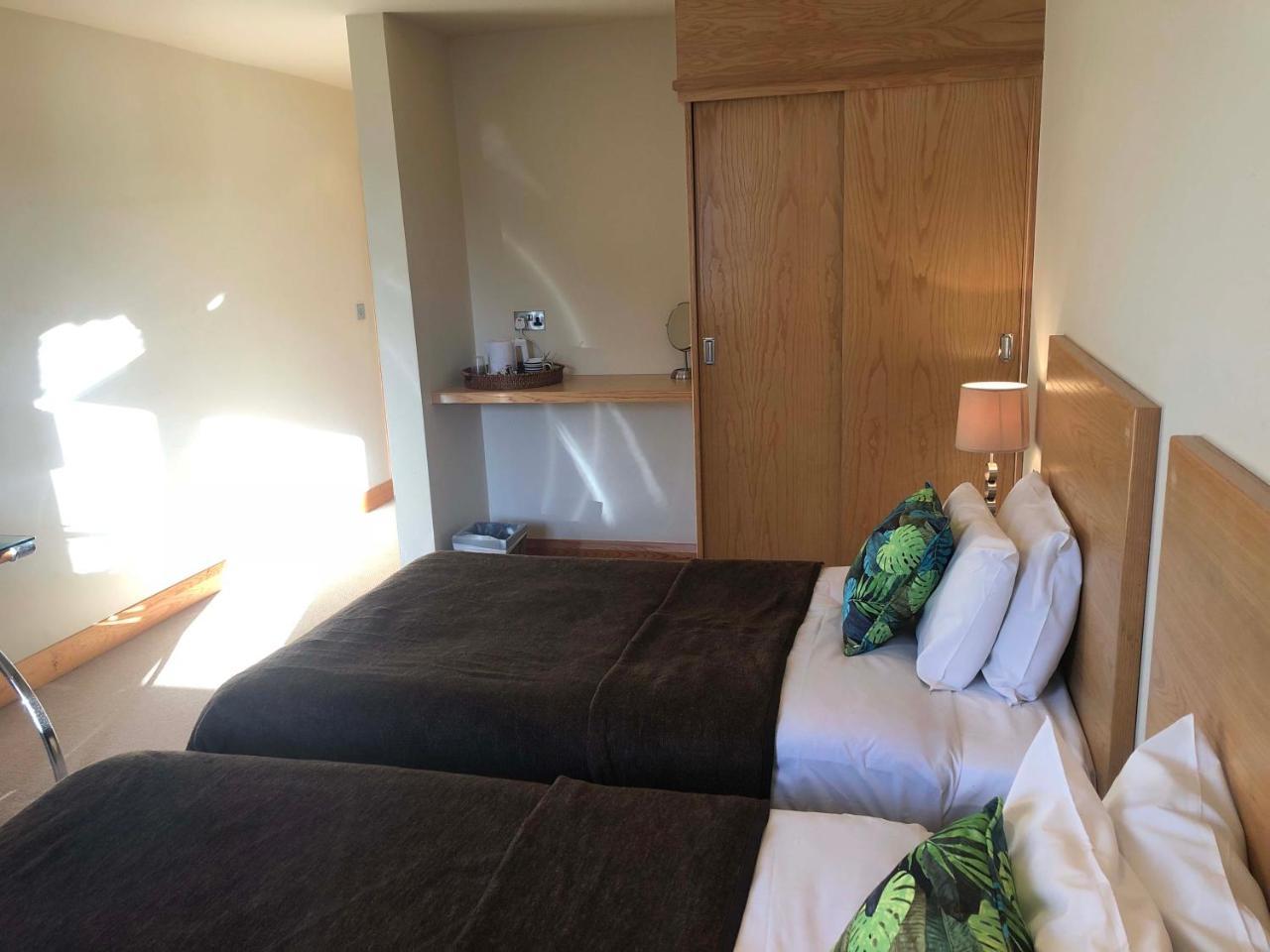 Castle Sleeper Motel Caldecott Buitenkant foto