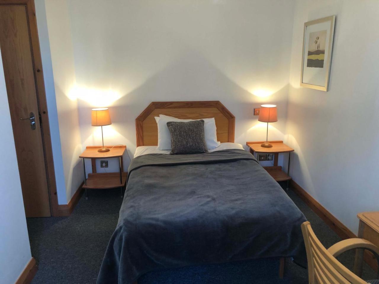 Castle Sleeper Motel Caldecott Buitenkant foto