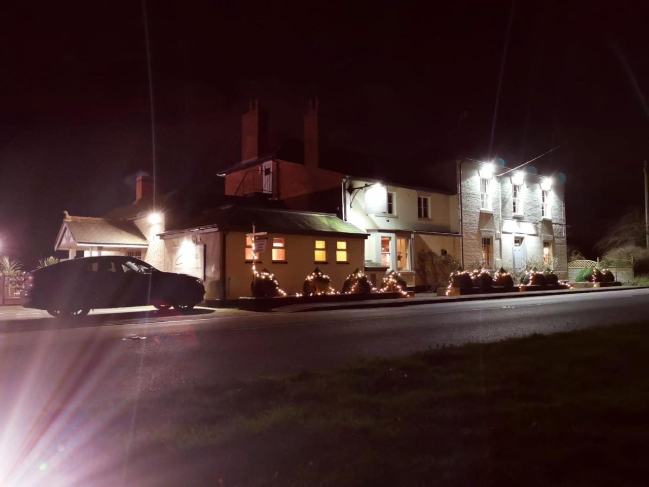 Castle Sleeper Motel Caldecott Buitenkant foto