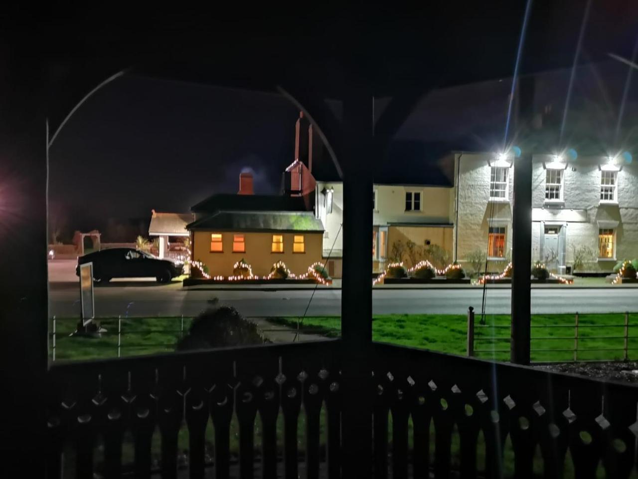 Castle Sleeper Motel Caldecott Buitenkant foto