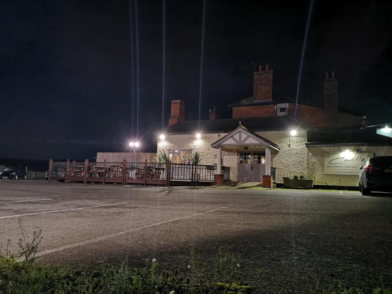 Castle Sleeper Motel Caldecott Buitenkant foto