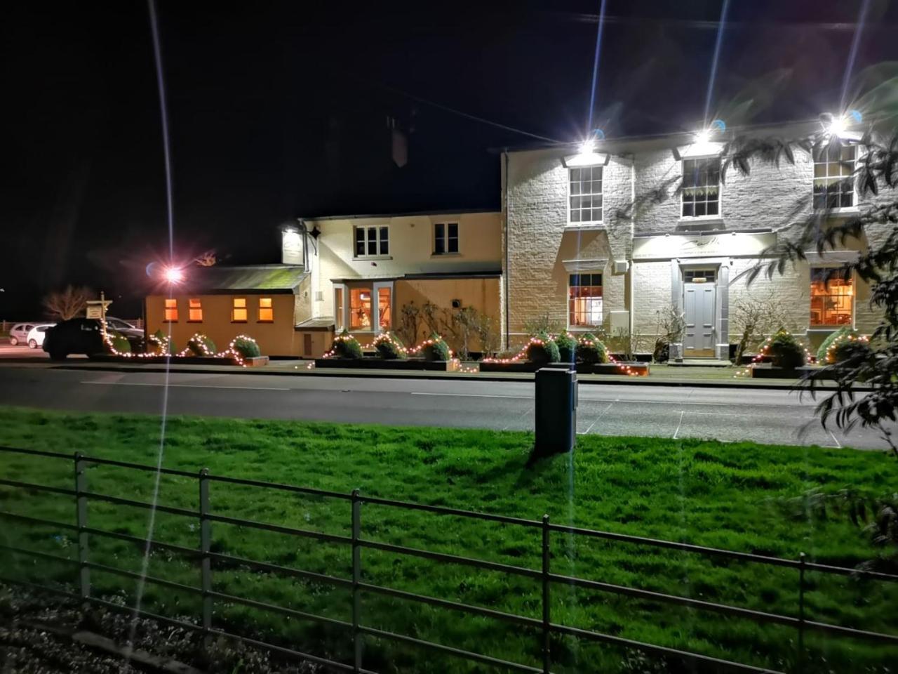 Castle Sleeper Motel Caldecott Buitenkant foto